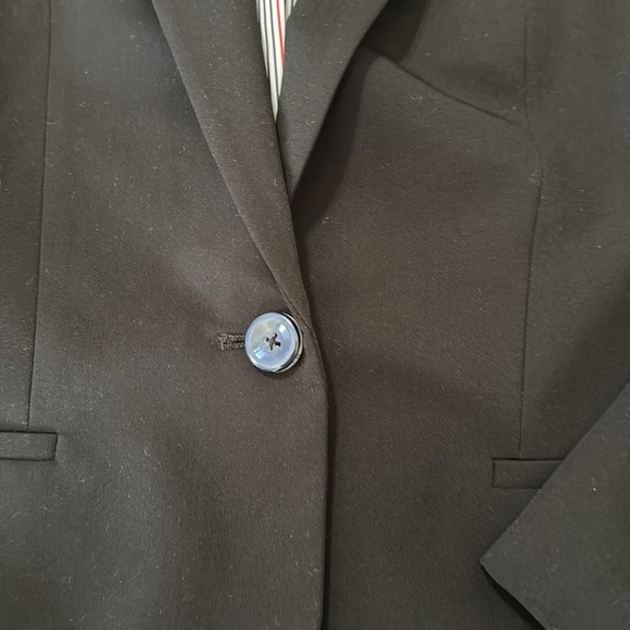 Tommy Hilfiger Woman’s Black Blazer with Striped Lining - Picture 10 of 14